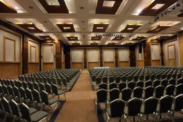 Konferans salonu yerinde temizlik